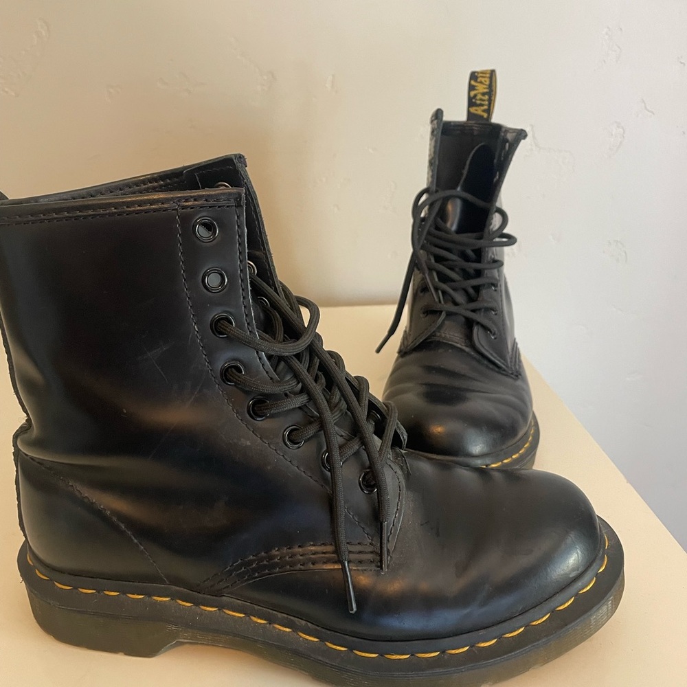 Dr martens combat boots